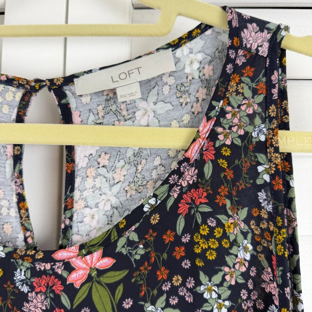 LOFT Tank Top Women XXL Navy Floral Sleeveless Keyhole Back Flowy Blouse